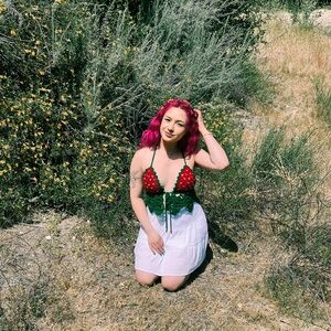 Crochet strawberry pixie 🧚‍♀️ top